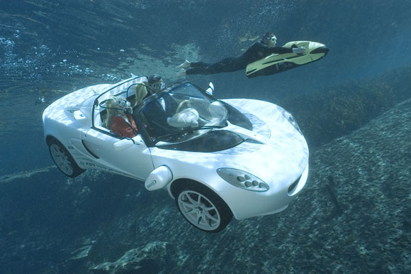 The car can be driven both on land and under water and is a zeroemission 